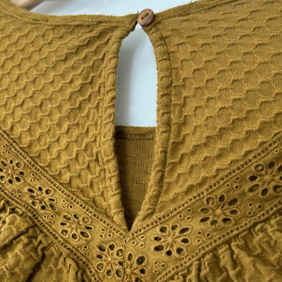 J Crew Honeycomb-Knit w Eyelet & Ruffle Trim, Gathered Sleeves, Keyhole Back XS - Picture 7 of 13
